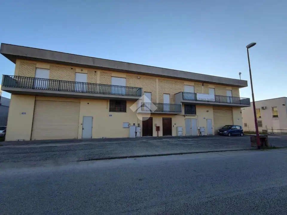 Box / posti auto in affitto a Bastia Umbra