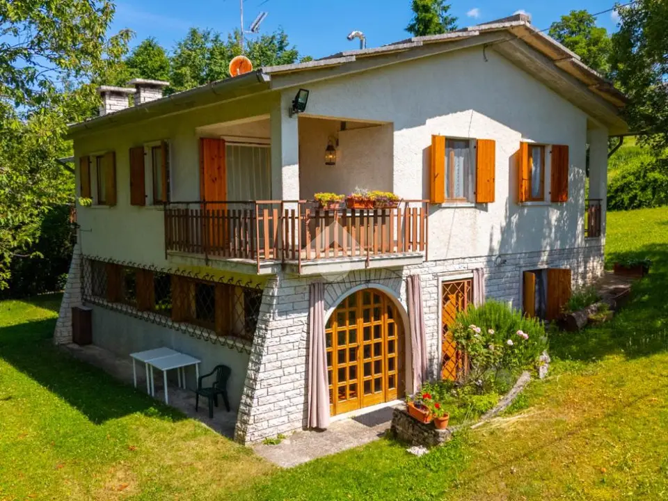 Villa singola in vendita a Erbezzo