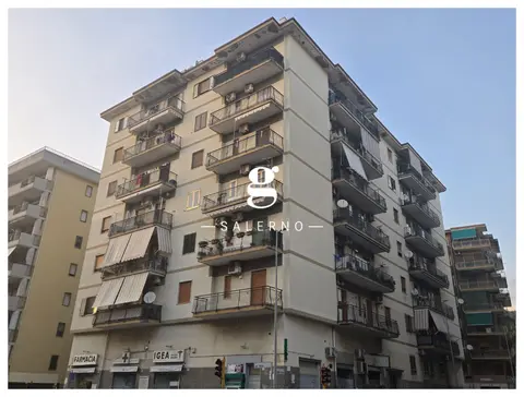 Appartamento in Via Medaglie D'Oro, Salerno (SA)