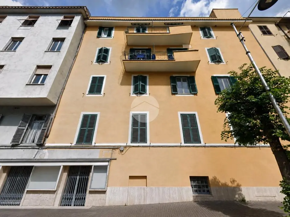 5 locali in vendita a Tivoli