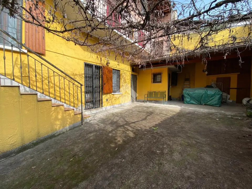 Casa di corte in vendita a Sale Marasino