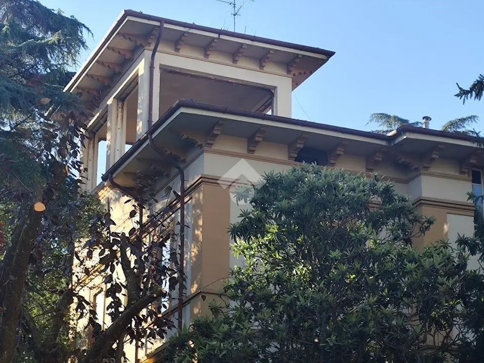 5 locali in vendita a Foligno