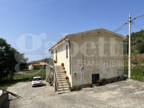 Casa Indipendente in Località Piano San Salvatore 2, Fiumefreddo Bruzio (CS)