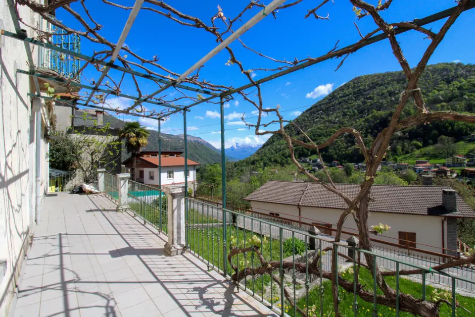 Casa Indipendente in Via Roma  55, Schignano (CO)