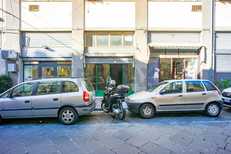 Negozio in Affitto a Acireale
