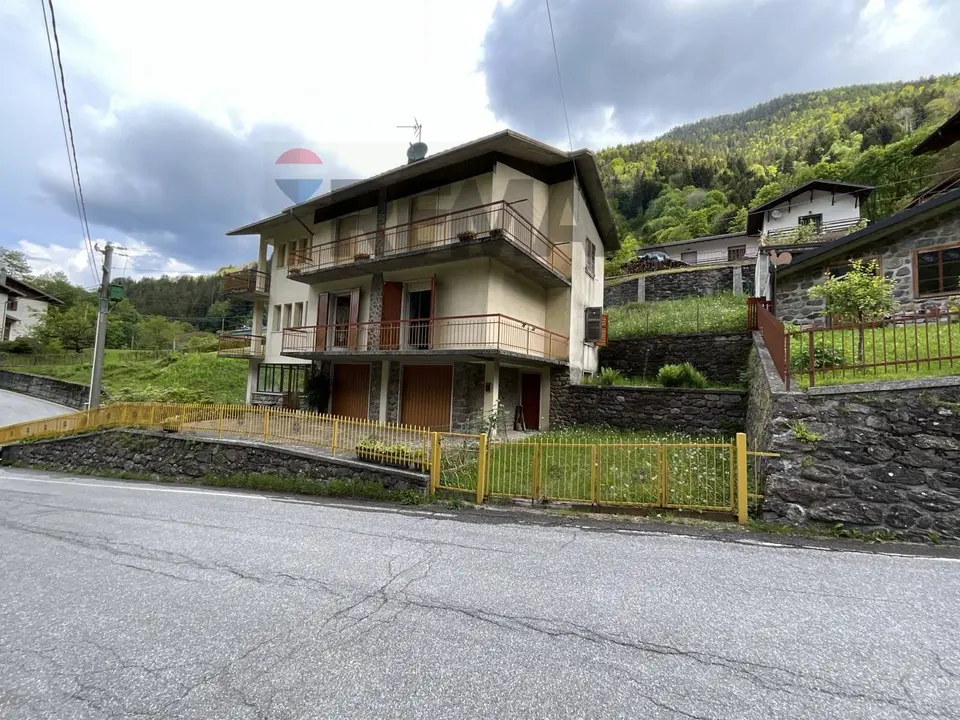 Stabile/Palazzo in Vendita a Roncobello