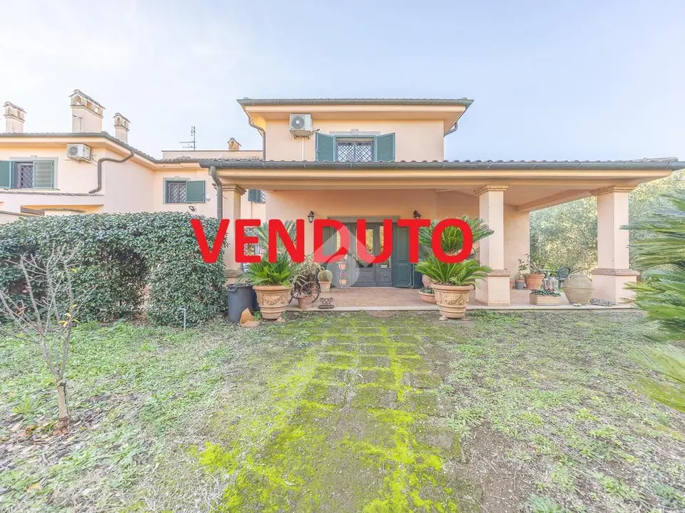 Porzione di bifamiliare in vendita a Roma