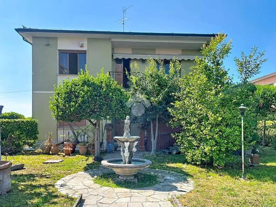 Bifamiliare in vendita a San Giuliano Terme