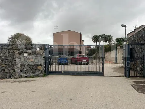 Villa in Via Bologna 17, San Giovanni la Punta (CT)