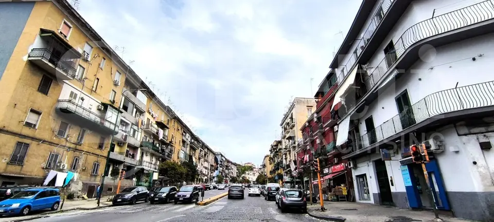 Negozio in Calata capodichino , Napoli (NA)