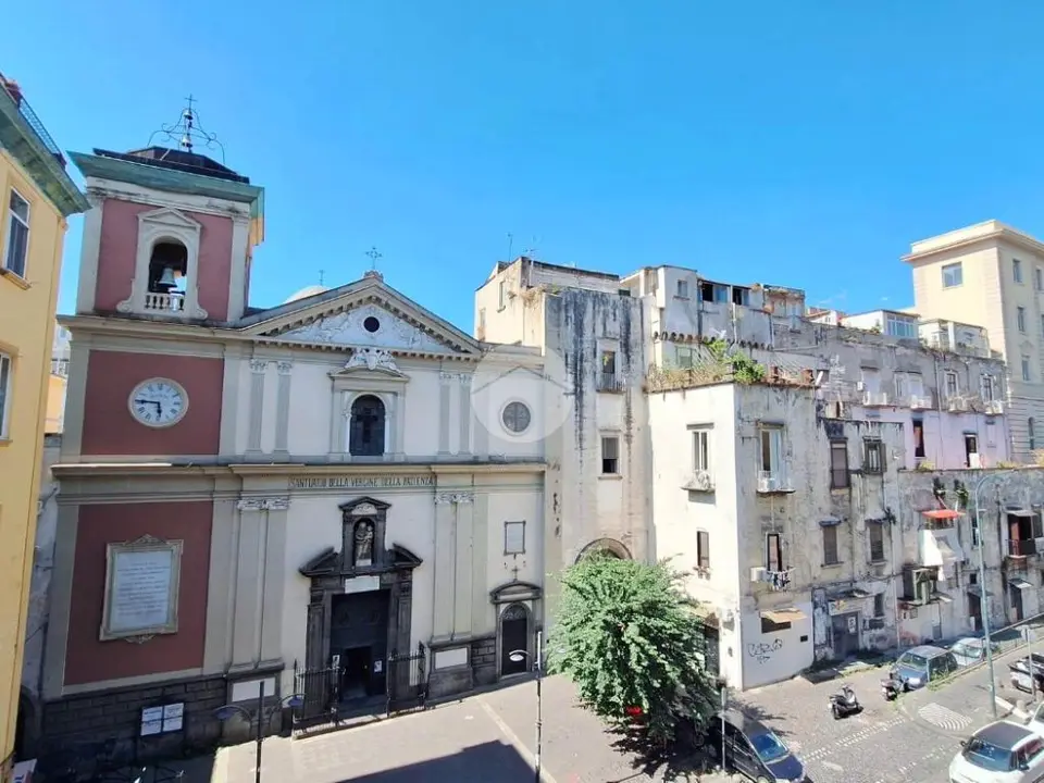 Quadrilocale in vendita a Napoli
