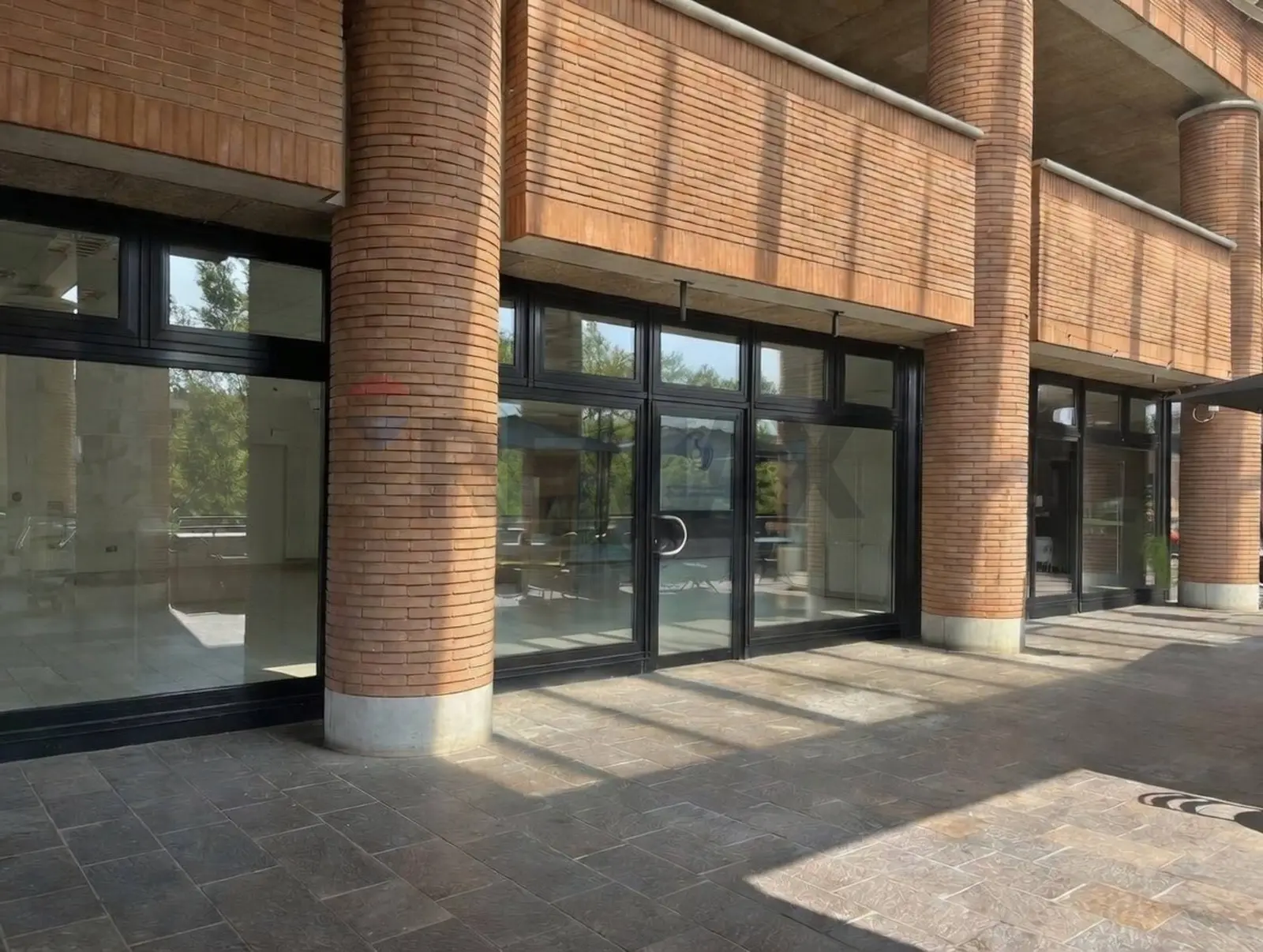 Locale Commerciale in Vendita a Vimercate