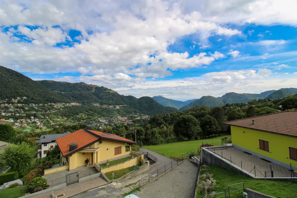 Appartamento in Via Passeggeri  28, Centro Valle Intelvi (CO)