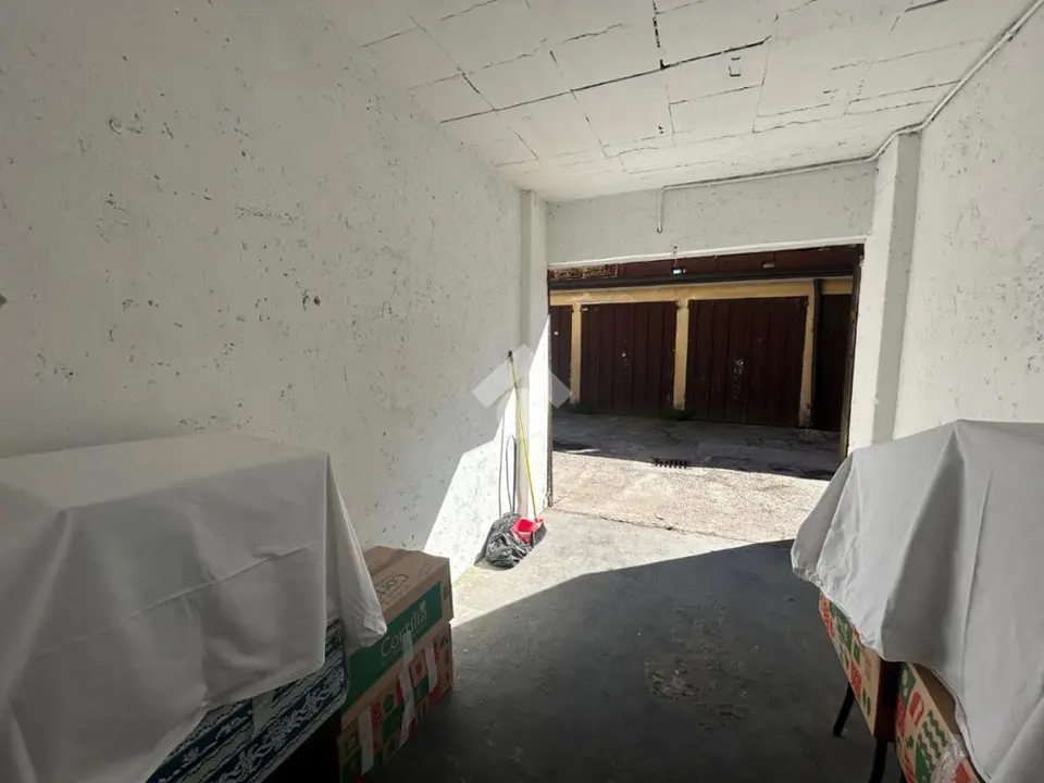 Box / posti auto in vendita a Brescia