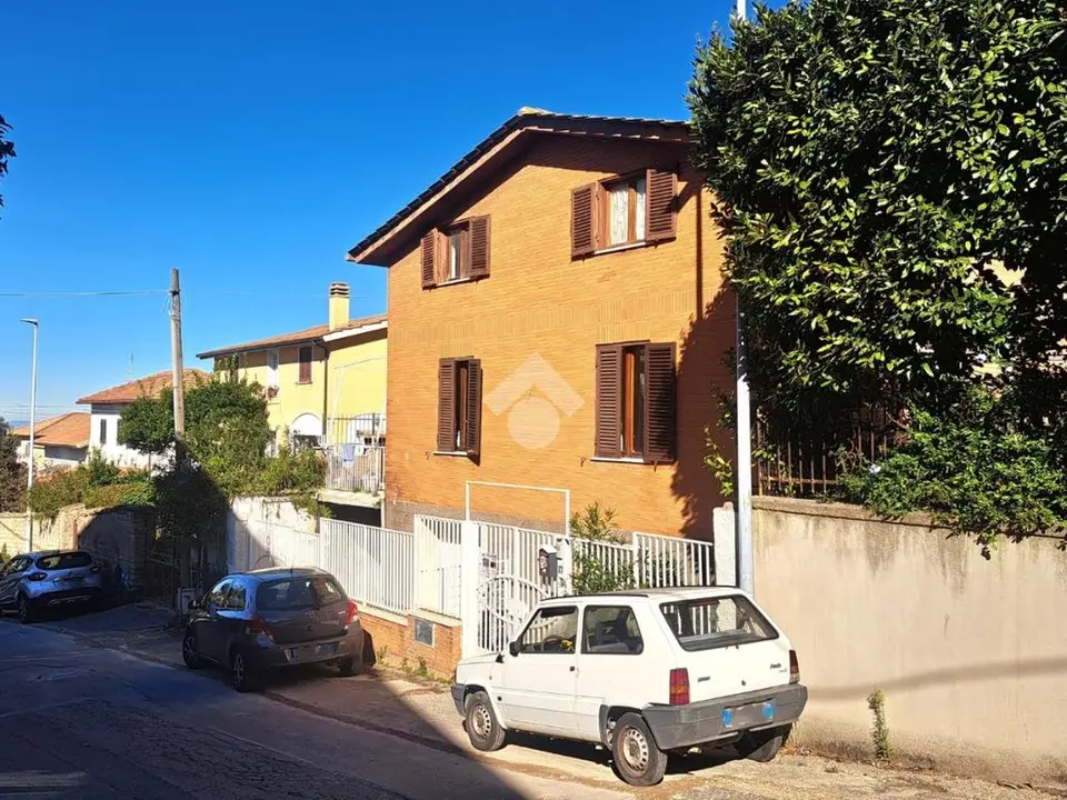 Trilocale in vendita a Albano Laziale