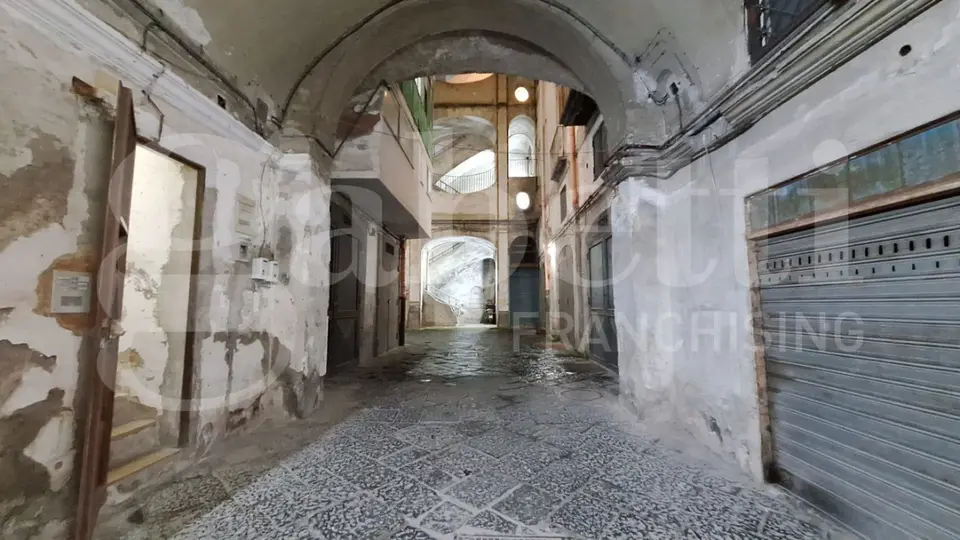 Appartamento in Via Giovanni Paladino, Napoli (NA)