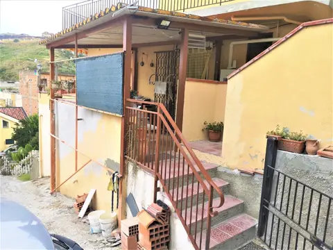 Casa Indipendente in Via spadafora  59, Messina (ME)