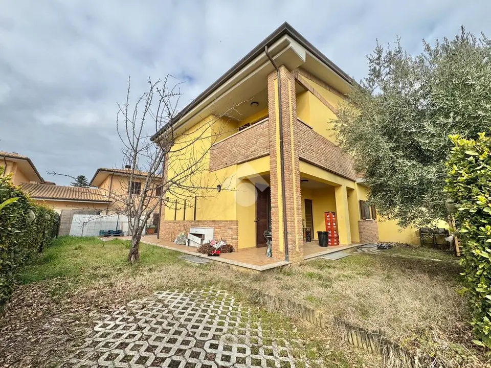 Porzione di bifamiliare in vendita a Assisi