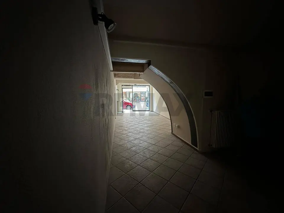 Negozio in Affitto a Parma