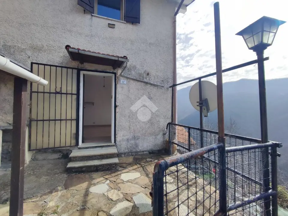Casa semindipendente in vendita a Valbrevenna