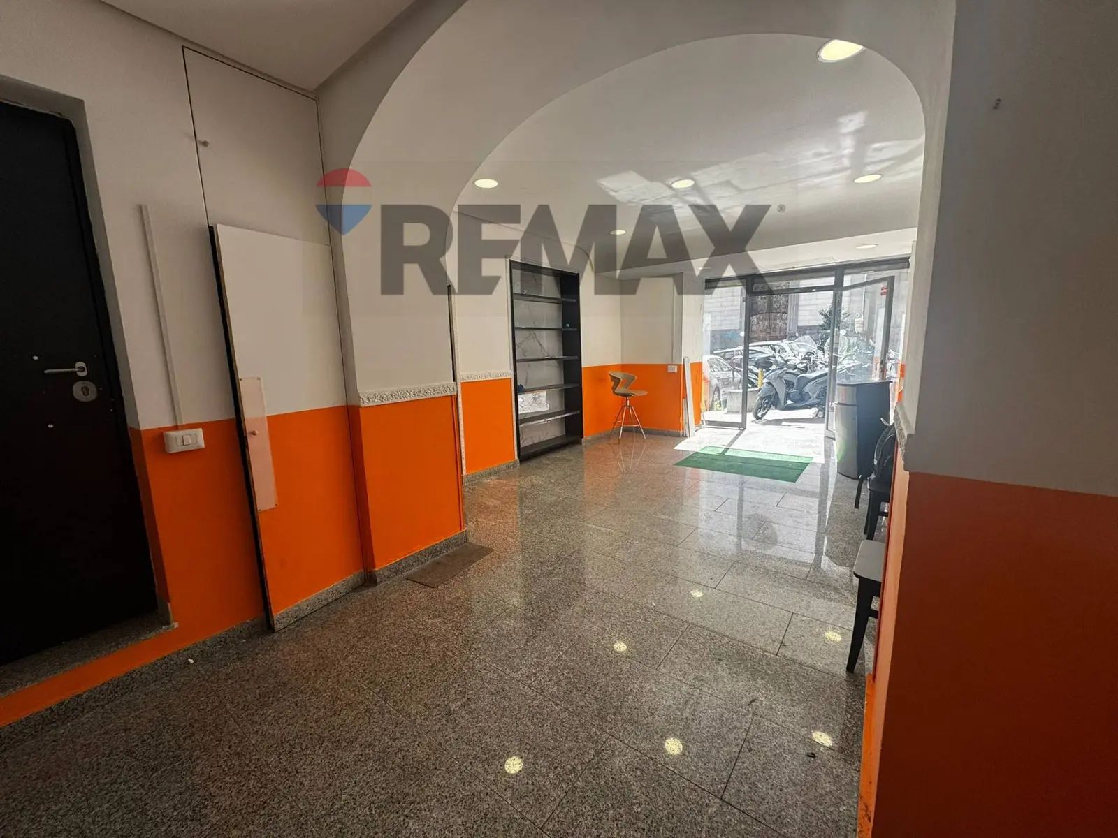 Locale Commerciale in Affitto a Napoli