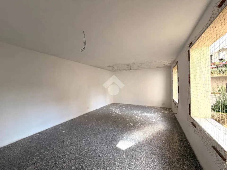 5 locali in vendita a Lecce
