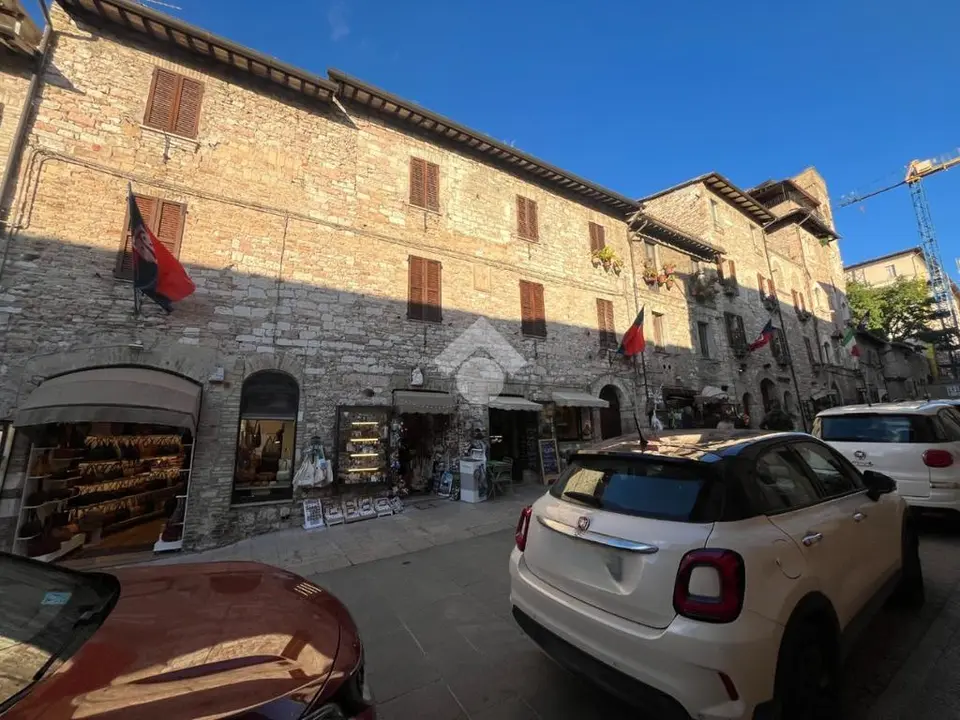 6 locali in vendita a Assisi