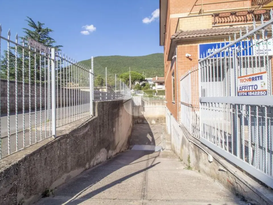 Box / posti auto in affitto a Palombara Sabina
