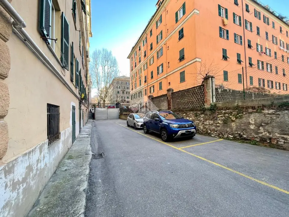 Posto auto in vendita a Genova