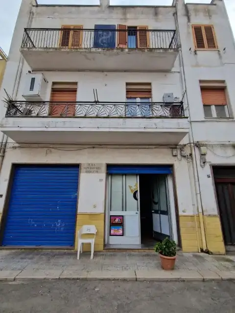 Negozio in Via Imperatore Augusto 18, Brindisi (BR)