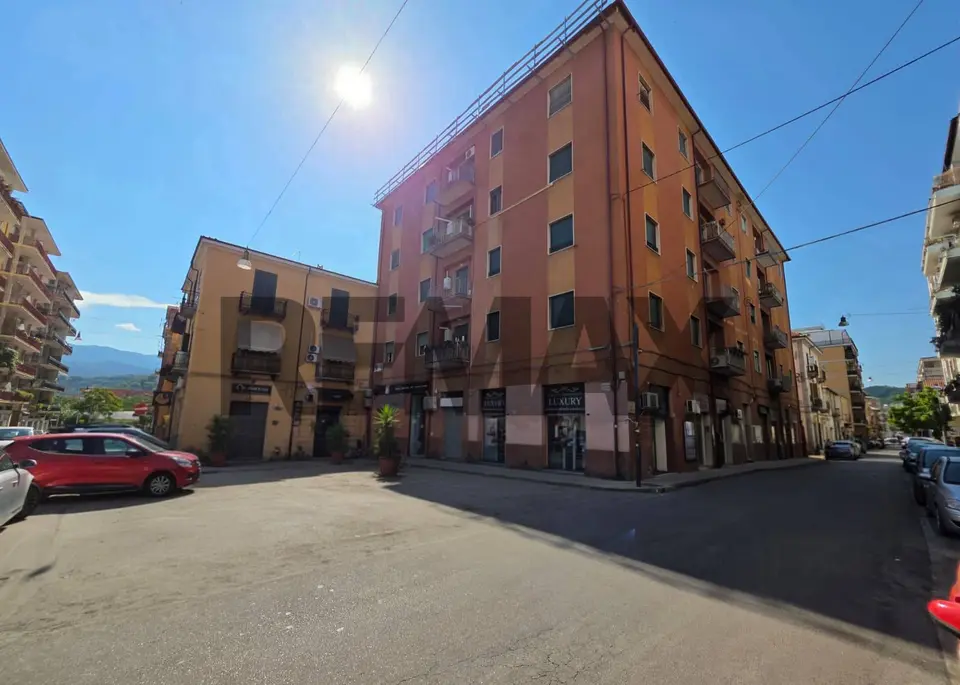 Locale Commerciale in Vendita a Cosenza