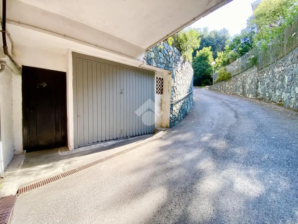 Box / posti auto in vendita a Genova