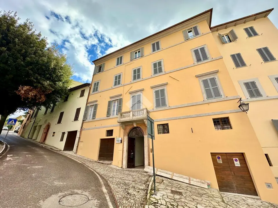 Quadrilocale in vendita a Spoleto