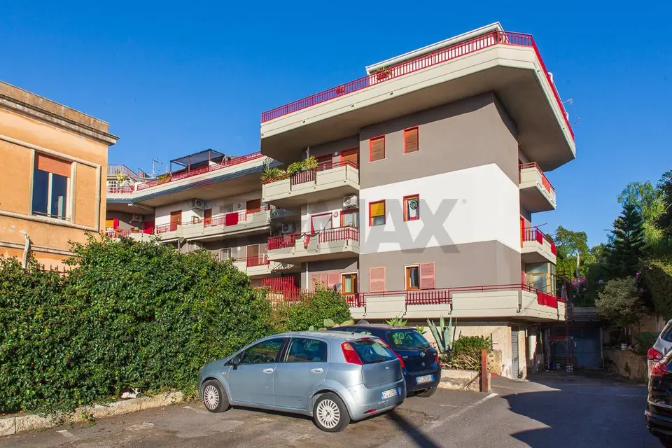 Appartamento in Vendita a Aci Castello