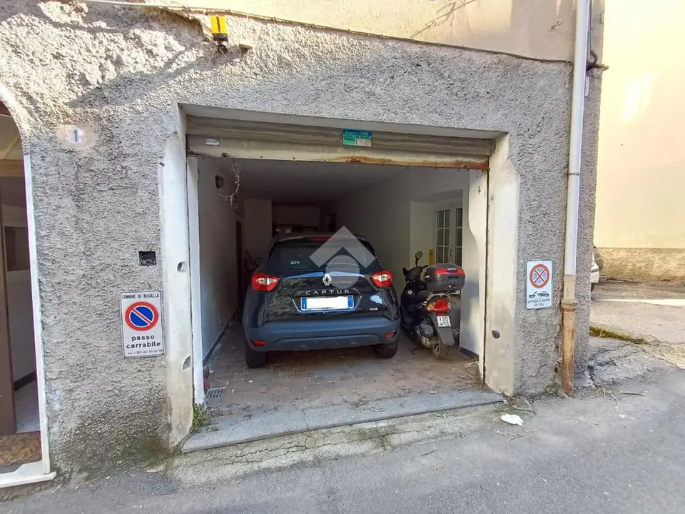 Box / posti auto in vendita a Busalla