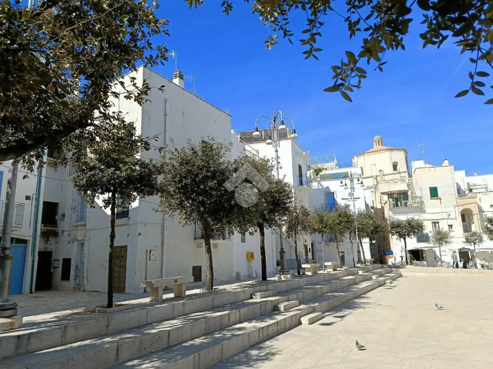 Box / posti auto in vendita a Polignano A Mare