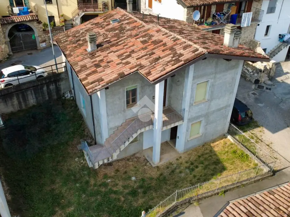 Bifamiliare in vendita a Barghe