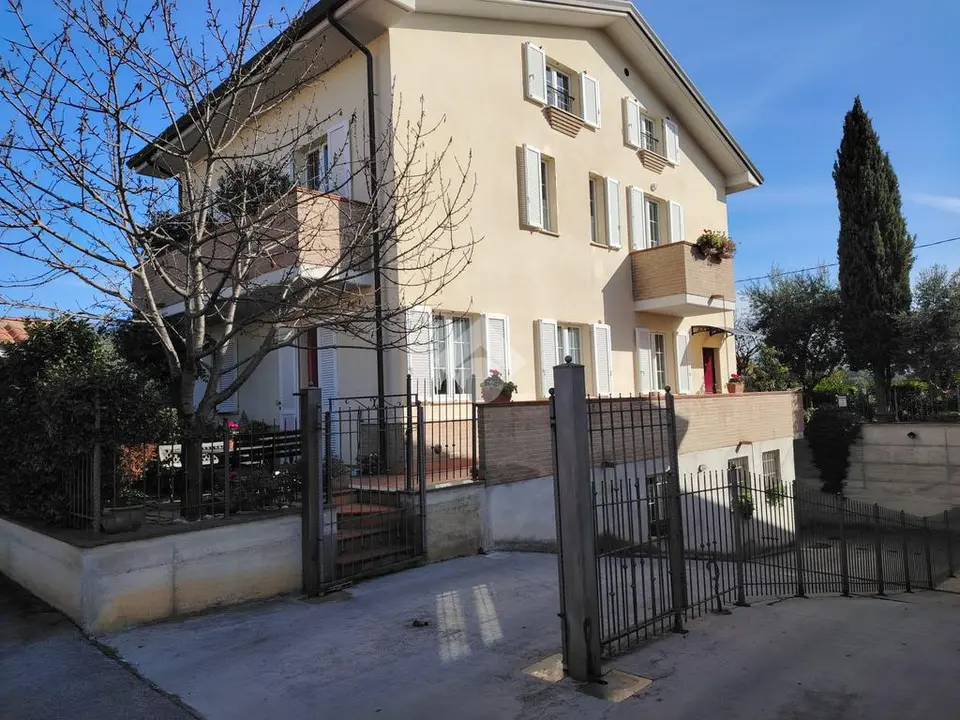 Porzione di bifamiliare in vendita a Assisi