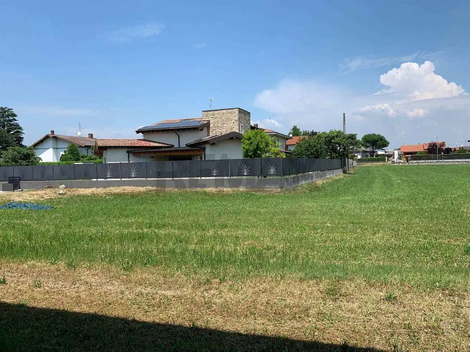 Terreno in Vendita a Casirate d'Adda