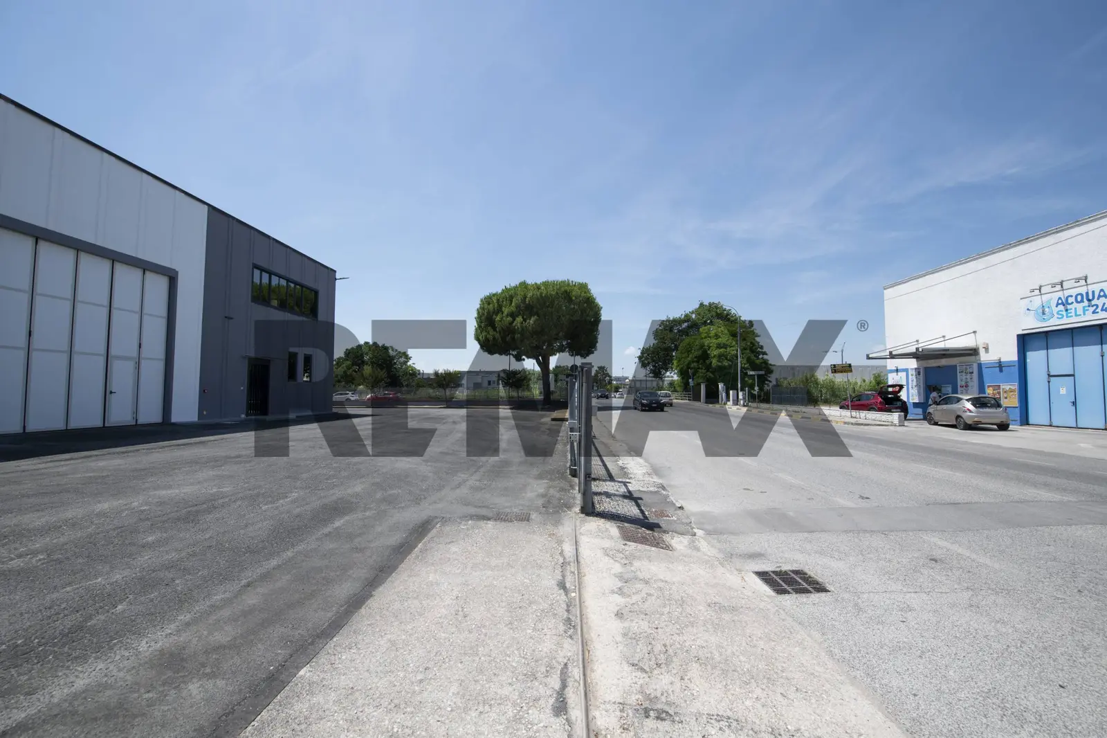 Capannone Industriale in Affitto a Falconara Marittima