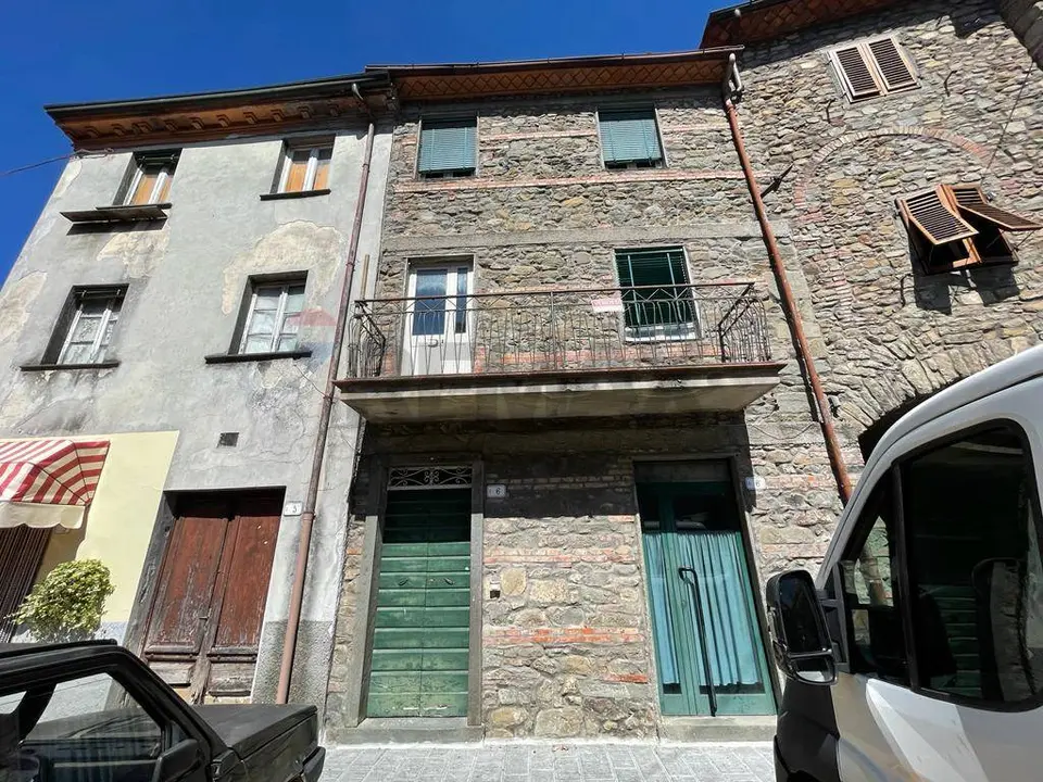 Porzione di casa in Vendita a Borgo a Mozzano