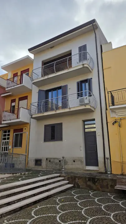Casa Indipendente in Piazza Ventiquattro Maggio 12, Merì (ME)