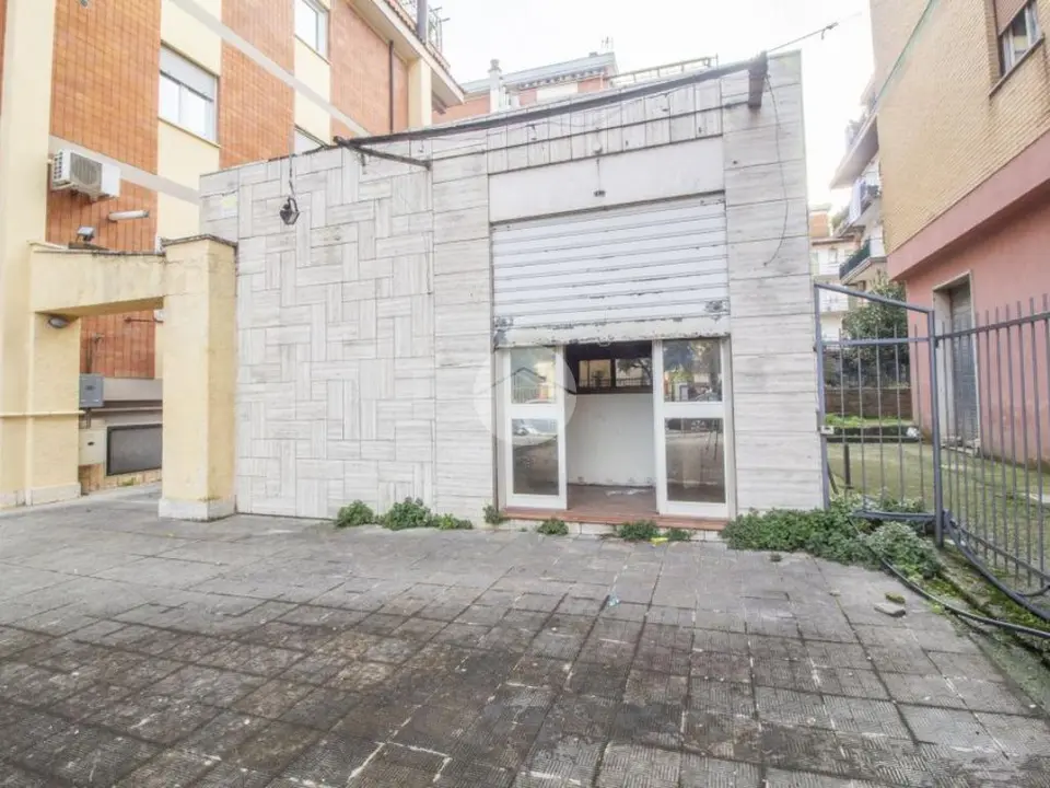 Box / posti auto in affitto a Palombara Sabina