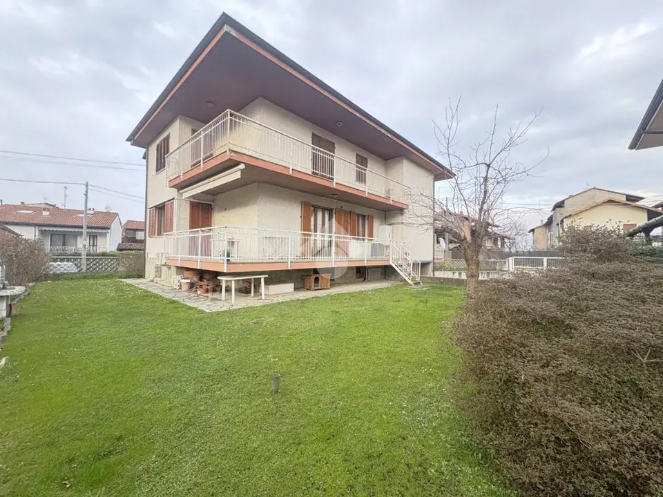 5 locali in vendita a Romano Canavese
