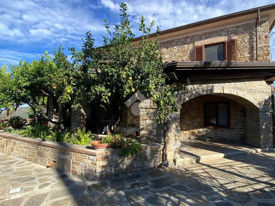 3 bedroom House for sale in Castellabate