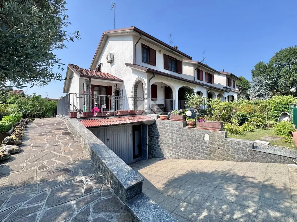 Villa a schiera d'angolo in vendita a Casarile