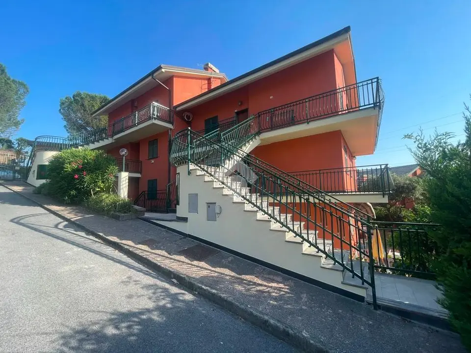 Trilocale in vendita a Lavagna
