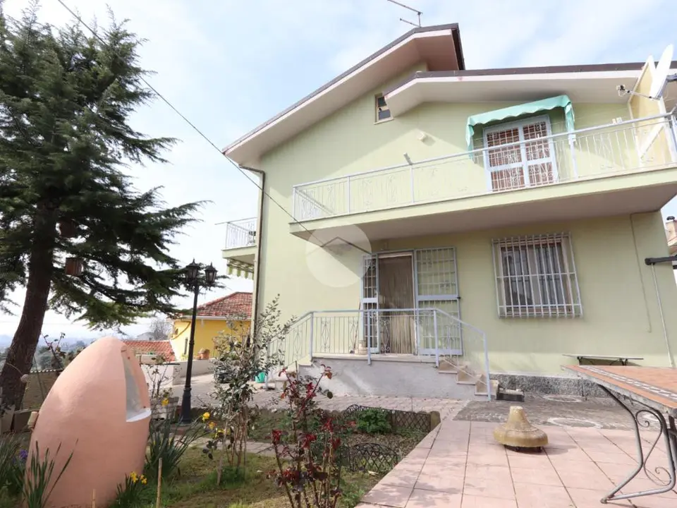 Casa indipendente in vendita a Città Sant'Angelo