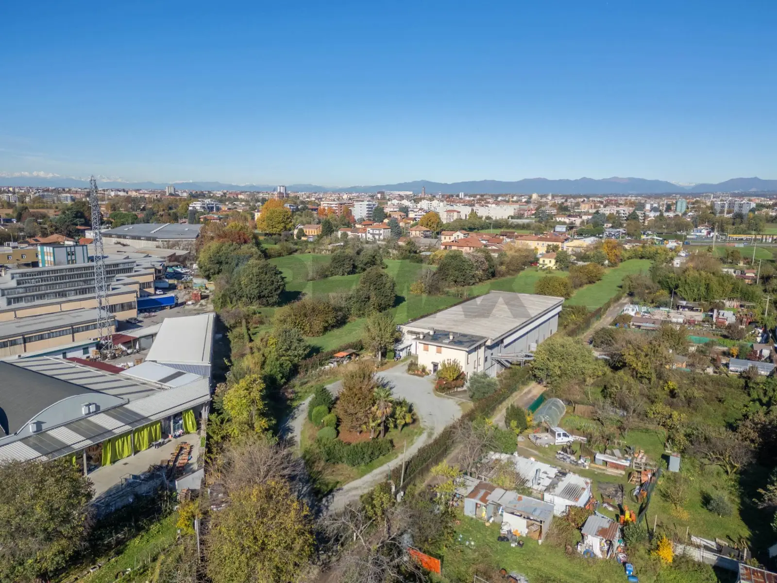 Capannone Industriale in Affitto a Monza
