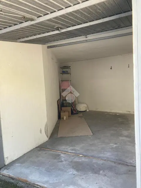 Box / posti auto in vendita a Rapallo